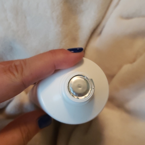 Korres Greek Yoghurt Foaming Cleanser - Picture 2 of 3